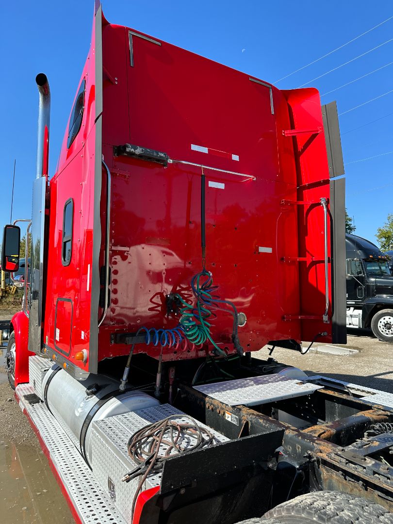 2015 FREIGHTLINER Coronado 132 - Image 24